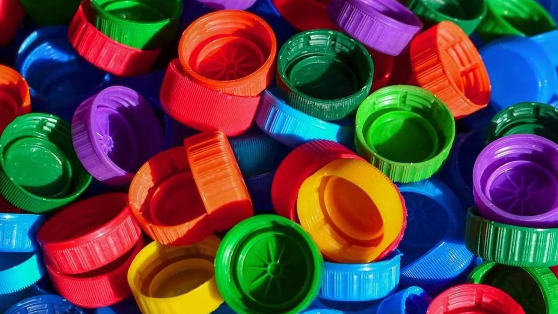 La importancia de reciclar tapitas de plástico y su impacto ambiental, económico… | Noticias Tech y Ciencia Actualizadas