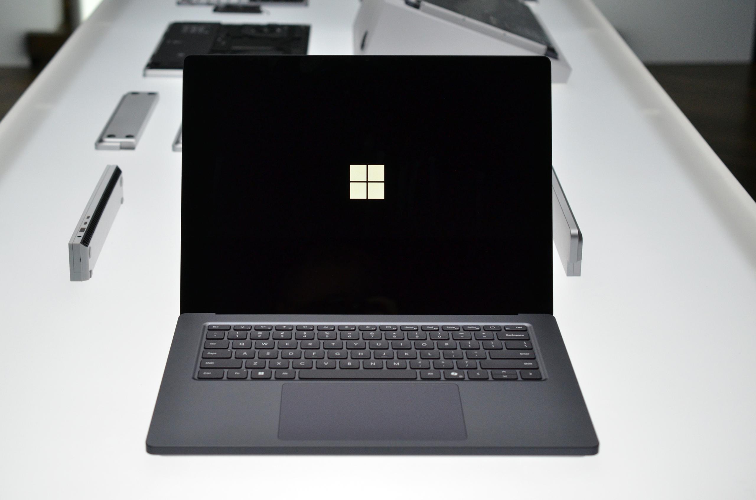 A first look at Microsoft’s Surface Laptop Ultra and Surface Dev Box | Noticias Tech y Ciencia Actualizadas